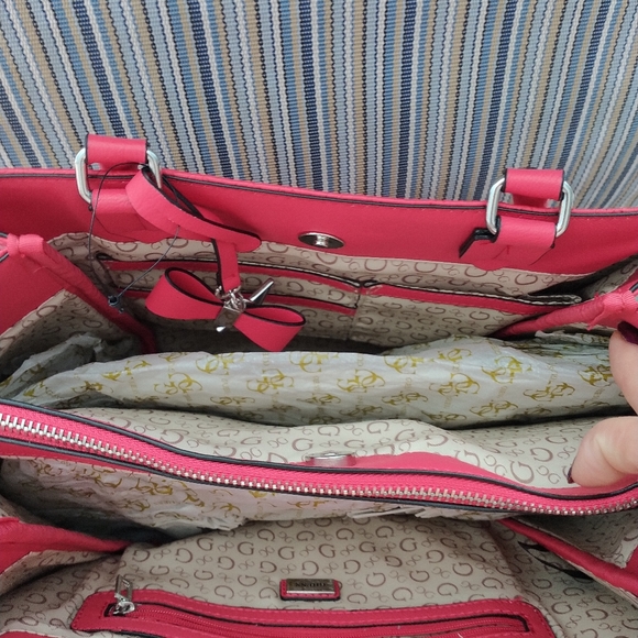 Guess handbag - Picture 3 of 10